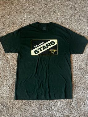 Vintage 90s Style Dallas Stars NHL T-Shirt L Distressed Graphic Tee Green Retro